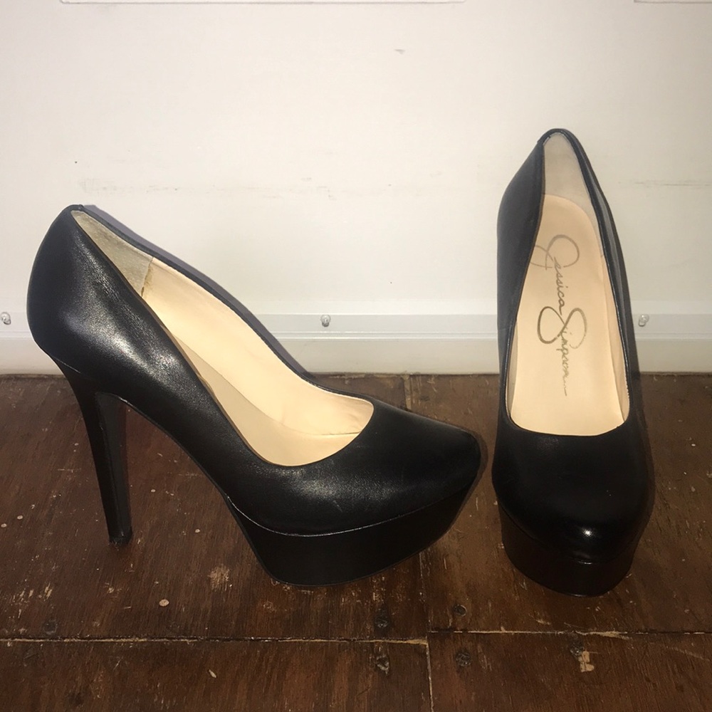 Jessica Simpson Waleo matte black pumps